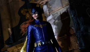 Лесли Грейс е 'Batgirl' - първа снимка от снимачната площадка! picture